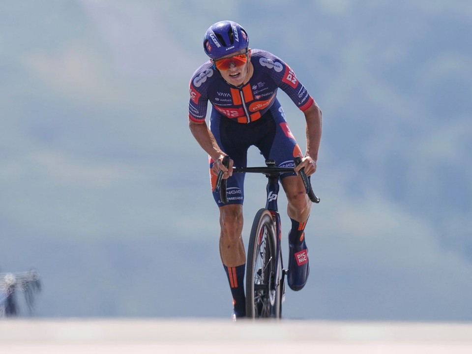 Britský cyklista Oscar Onley počas Tour de France 2025.