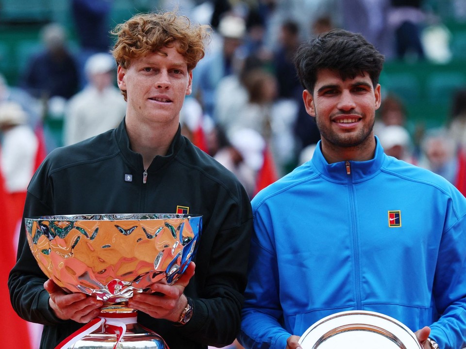 Jannik Sinner vyhral v Monte Carlo vo finále nad Carlosom Alcarazom.