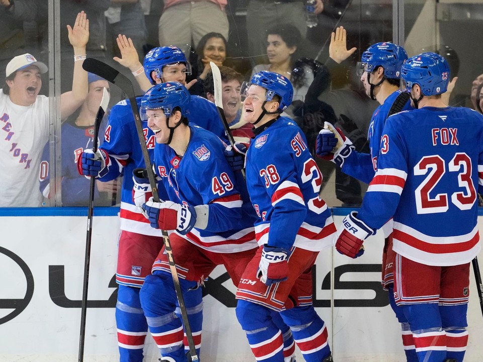 Slovenský hokejista v drese New Yorku Rangers Adam Sýkora (38) sa teší z gólu, ktorý strelil jeho spoluhráč Jaroslav Chmelař (49) v zápase zámorskej NHL New York Rangers - Detroit Red Wings.