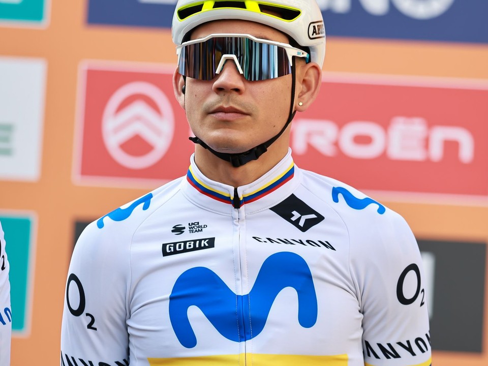 Ekvádorský cyklista Orluis Alberto Aular v drese tímu Movistar.