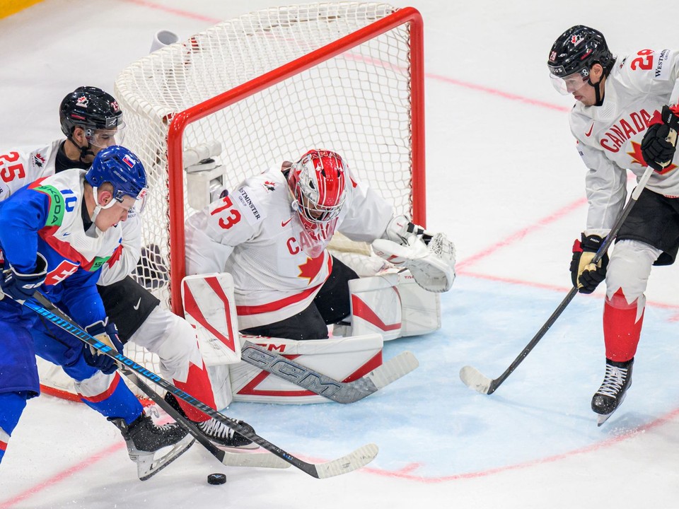 Adam Sýkora (Slovensko) v zápase základnej B-skupiny Slovensko - Kanada.