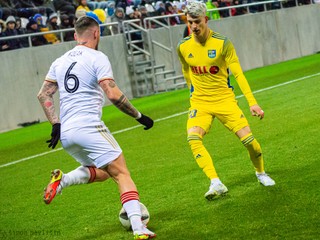 Marcel Vasiľ (v žltom) v stretnutí Košíc proti Trnave v Slovenskom pohári.