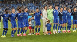 Na snímke hráči Slovana oslavujú po odvetnom zápase 2. predkola Ligy majstrov ŠK Slovan Bratislava - FC Iberia 1999 Tbilisi v Bratislave.