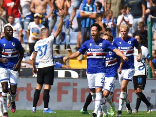 Milan Škriniar (s číslom 37) v zápase  Serie A Sampdoria Janov - Inter Miláno.