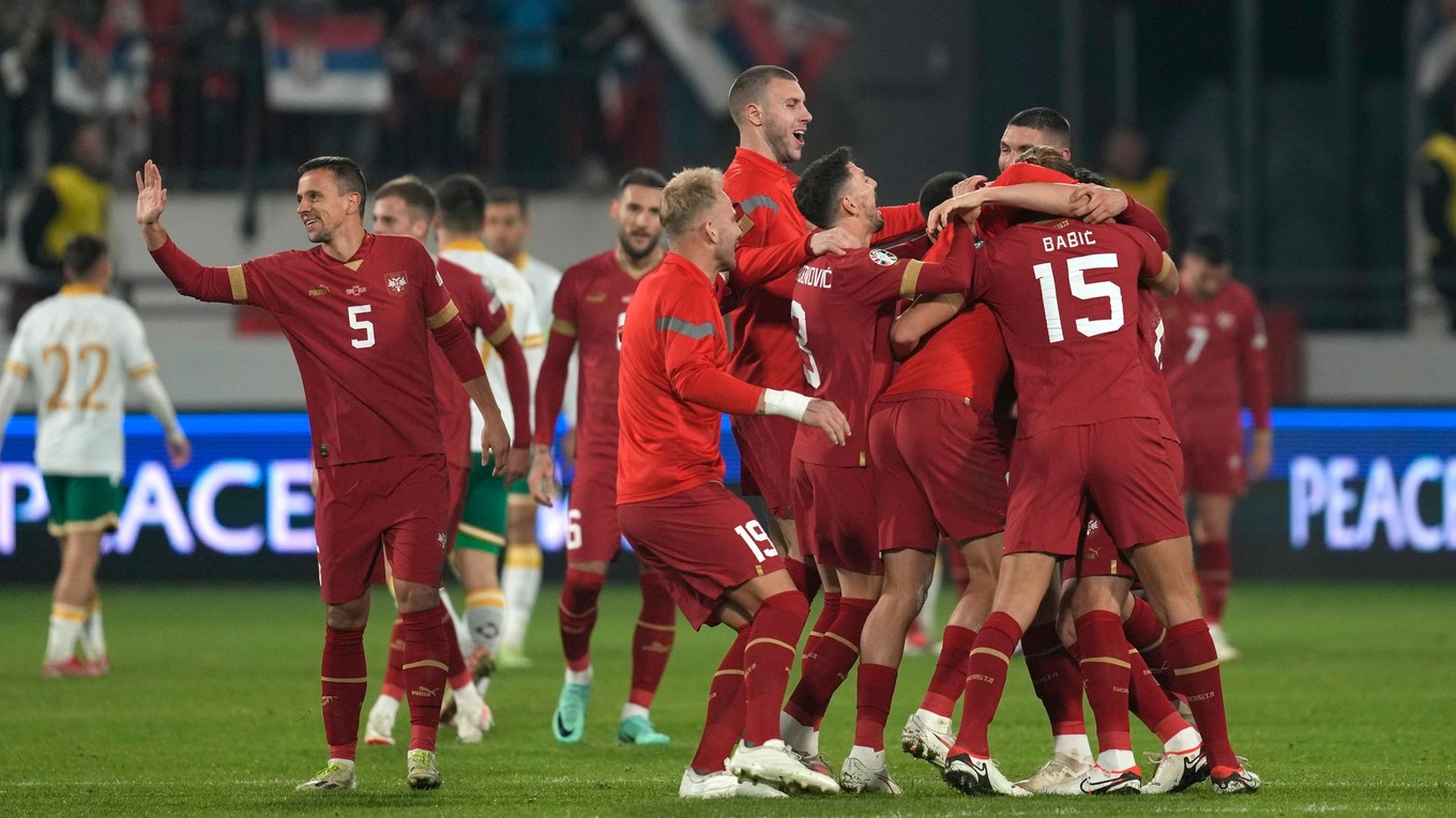 Srbskí futbalisti sa tešia z postupu na EURO 2024.