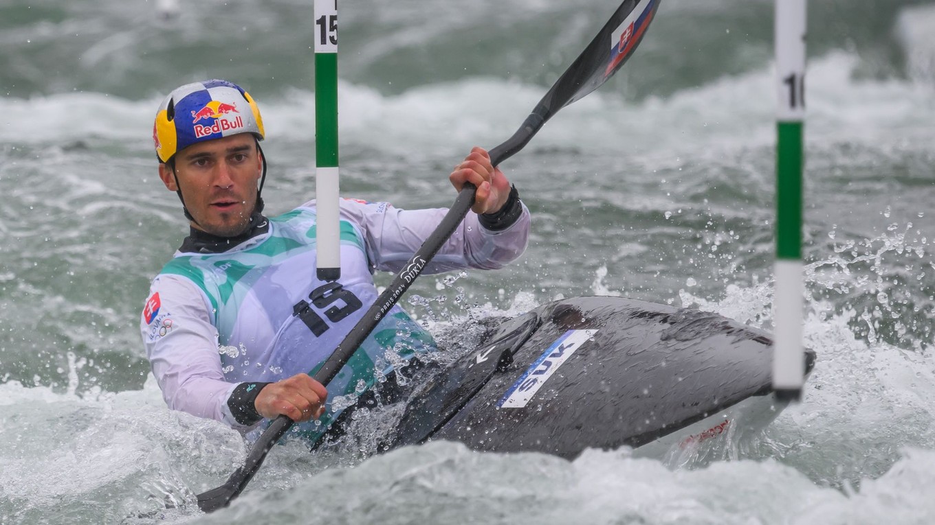 Slovenský vodný slalomár Jakub Grigar v semifinálovej jazde počas pretekov v kategórii K1 na majstrovstvách Európy.