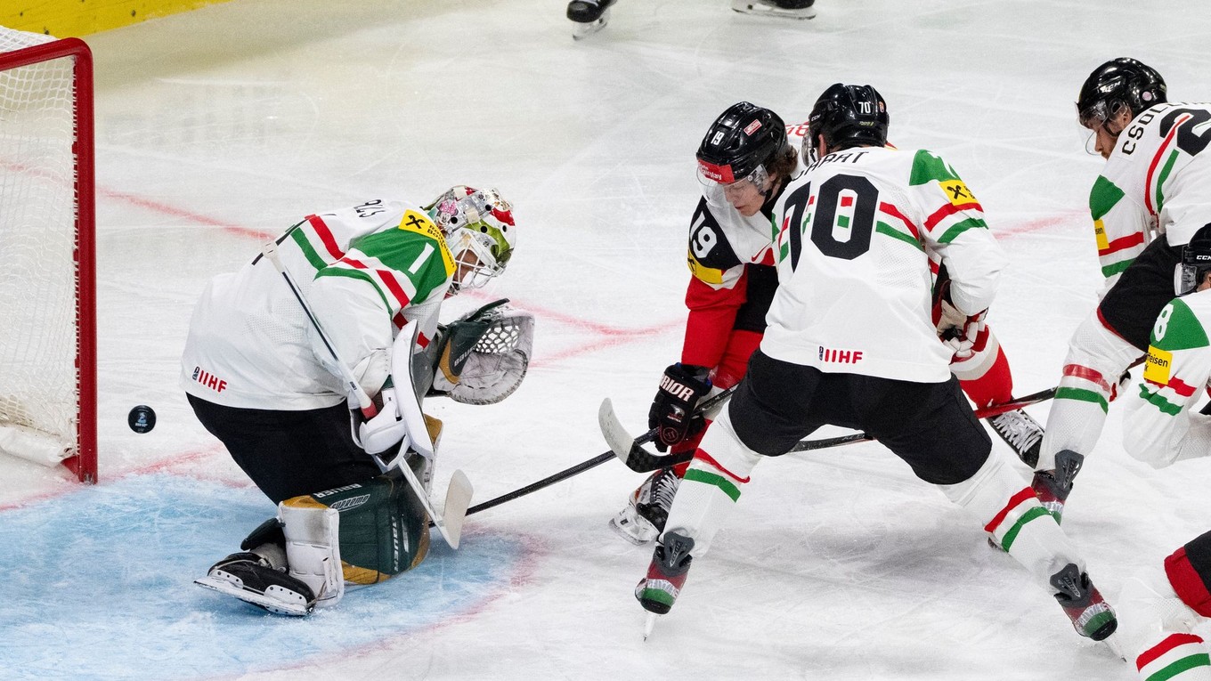 Fotka zo zápasu Rakúsko - Maďarsko na MS v hokeji 2026.