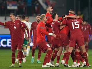 Srbskí futbalisti sa tešia z postupu na EURO 2024.