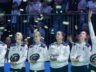 sprava Tereza Mihalíková, Renáta Jamrichová, Viktória Hrunčáková, Anna Karolína Schmiedlová, Rebecca Šramková a kapitán slovenského tímu Matej Lipták 