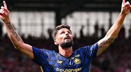 Olivier Giroud v drese OSC Lille oslavuje gól. 
