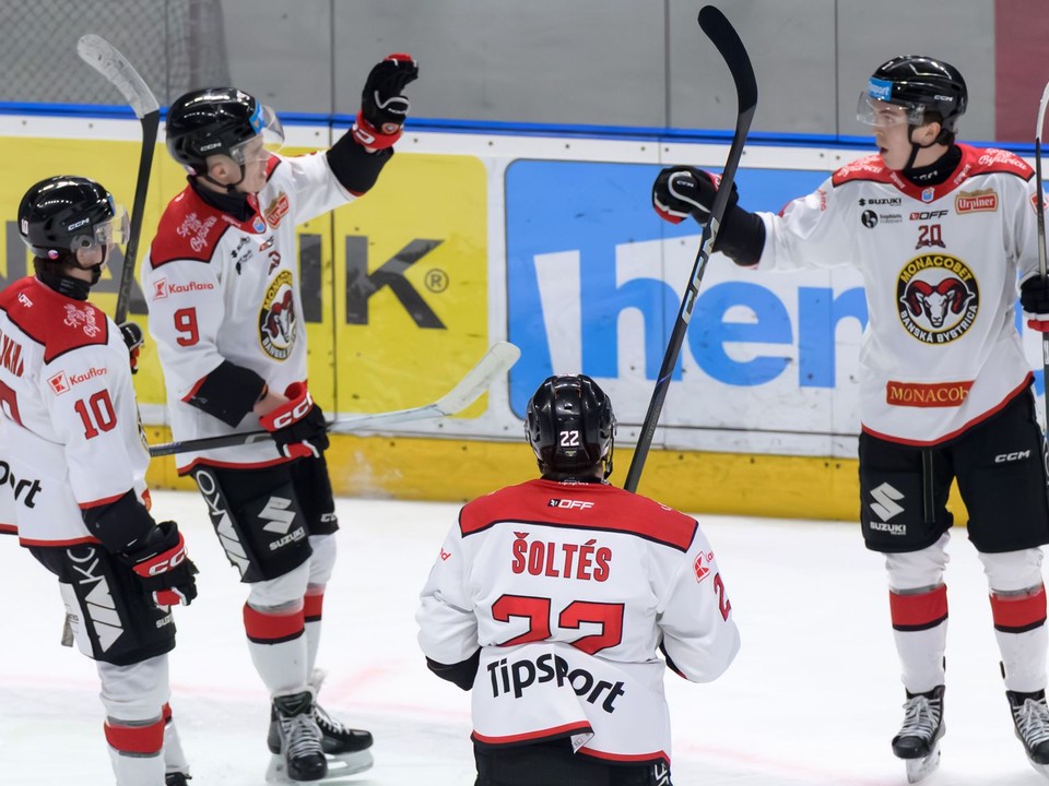 Radosť hráčov Banskej Bystrice po góle.