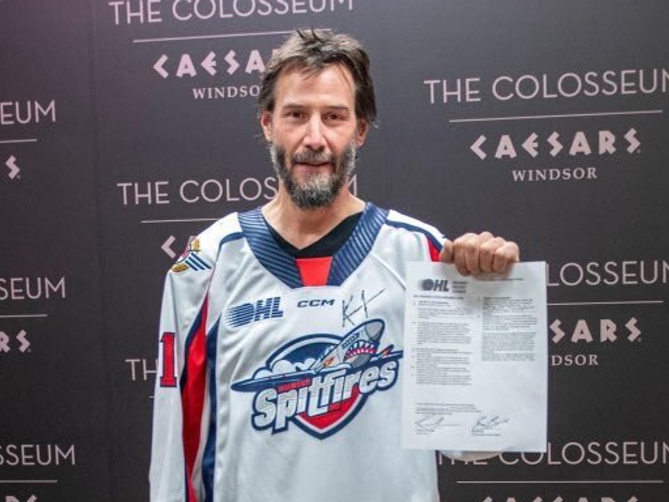 Keanu Reeves podpísal zmluvu s tímom Windsor Spitfires z juniorskej súťaže Ontario Hockey League (OHL)