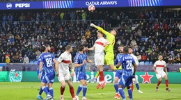 Momentka zo zápasu ŠK Slovan Bratislava - VfB Stuttgart v 7. kole ligovej fázy Ligy majstrov.