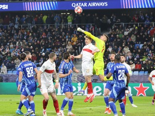 Momentka zo zápasu ŠK Slovan Bratislava - VfB Stuttgart v 7. kole ligovej fázy Ligy majstrov.