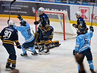 Hráči tímu HC Slovan Bratislava sa radujú po strelení gólu na 1:0 počas zápasu 13. kola hokejovej Tipsport ligy HC Slovan Bratislava - HK Spišská Nová Ves. 