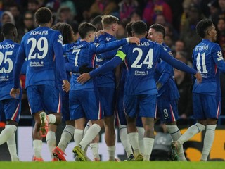 Radosť hráčov Chelsea Londýn po výhre nad FC Barcelonou.