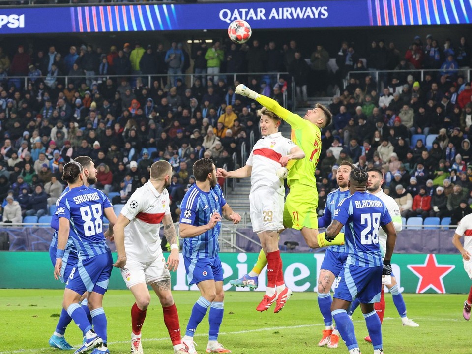 Momentka zo zápasu ŠK Slovan Bratislava - VfB Stuttgart v 7. kole ligovej fázy Ligy majstrov.