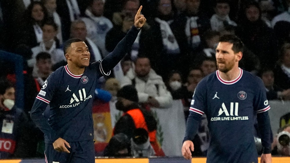 Rebríček najlepšie zarábajúcich futbalistov: Mbappé na čele pred Messim a Ronaldom