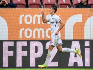 Patrik Schick sa v drese Bayer Leverkusen teší po strelenom góle.