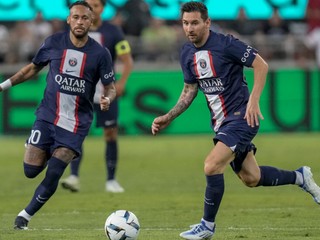 Lionel Messi a Neymar v drese Paríž St. Germain (PSG).