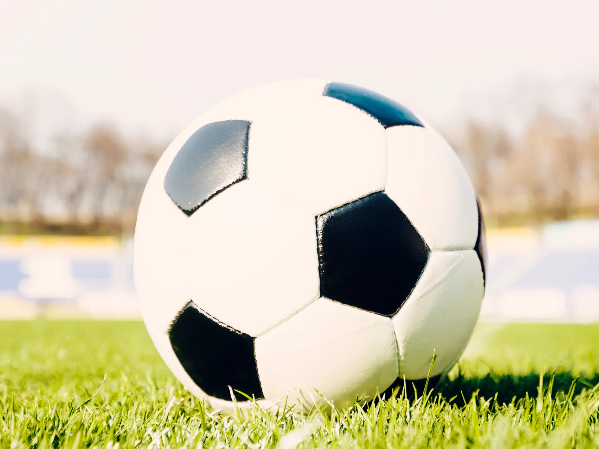 Exhibičný futbalový zápas plný známych osobností