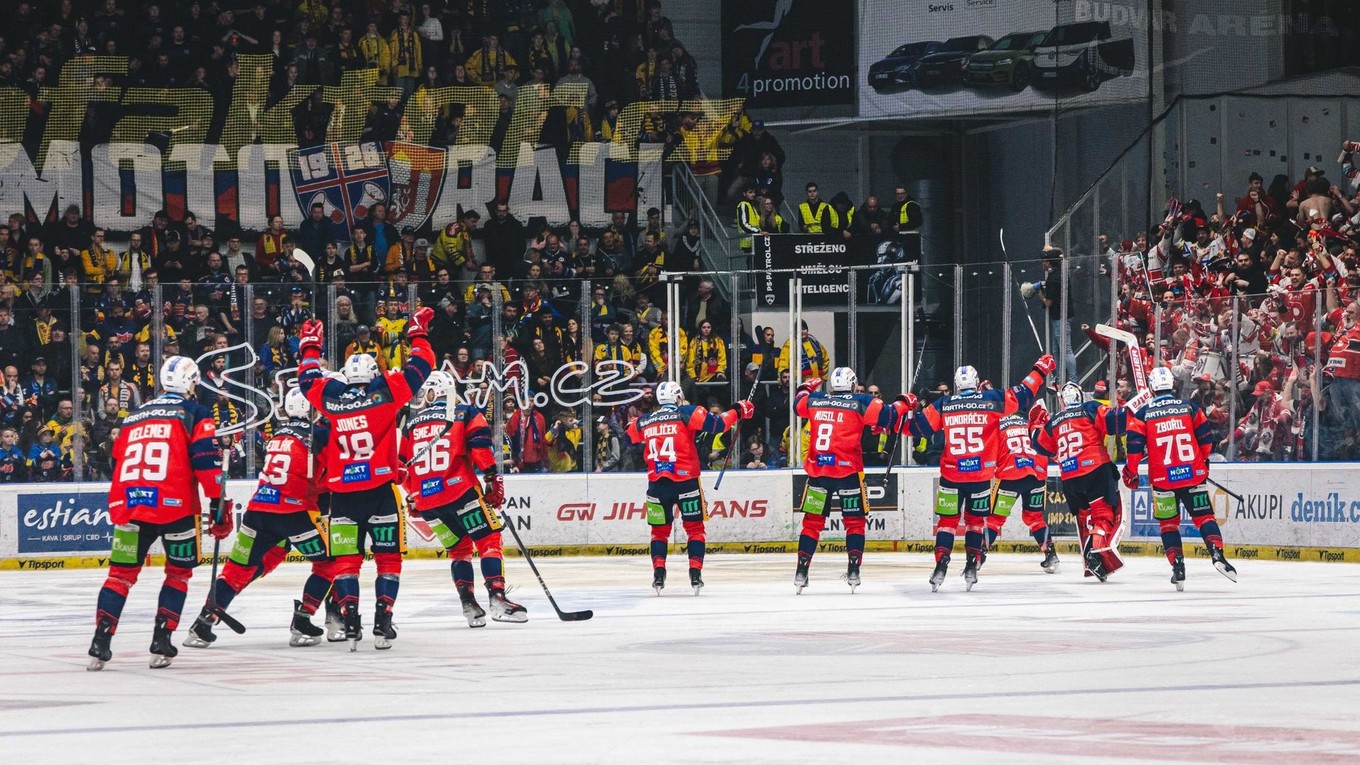Radosť hráčov Pardubíc.