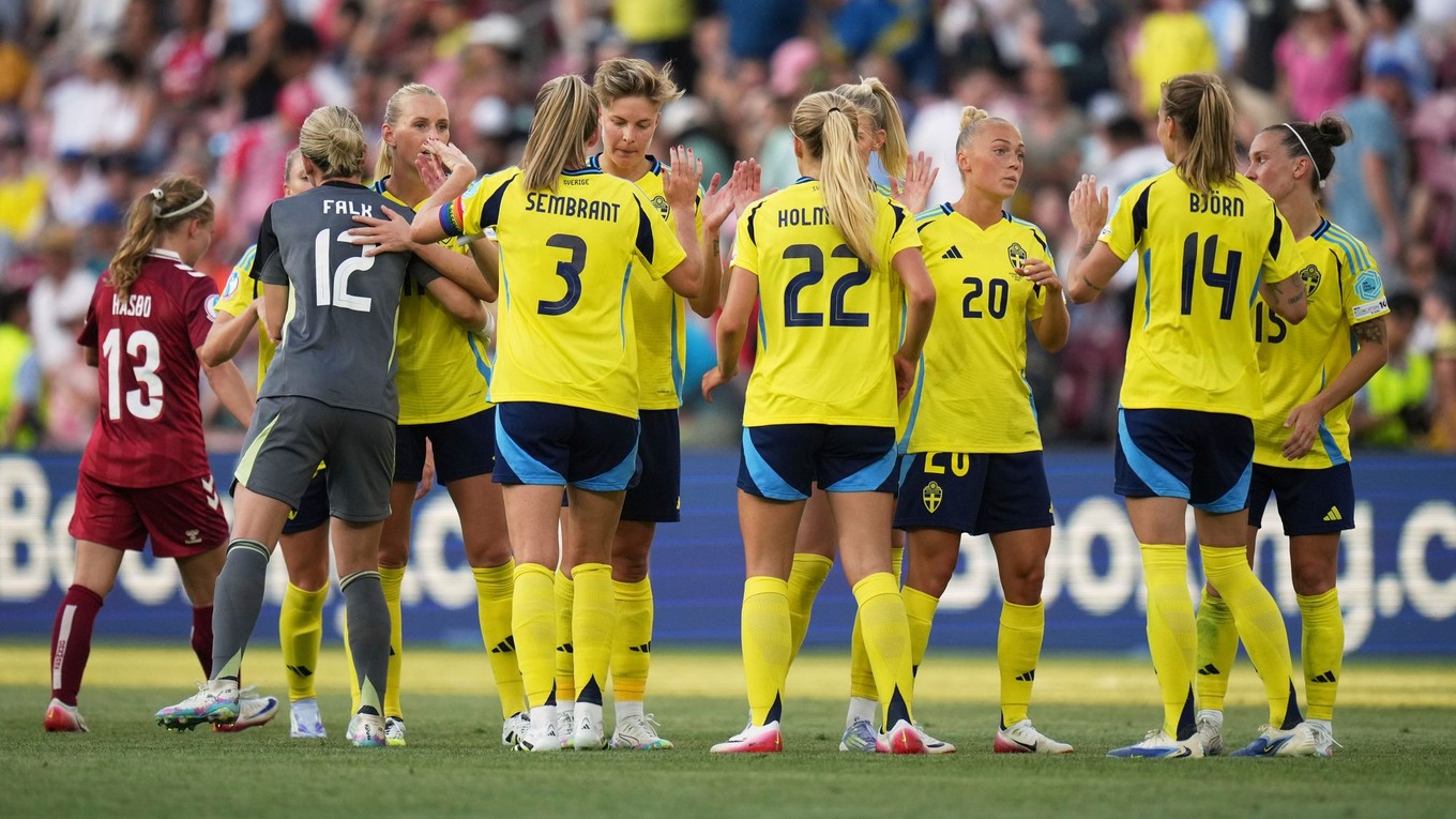 Švédske futbalistky oslavujú víťazstvo. 