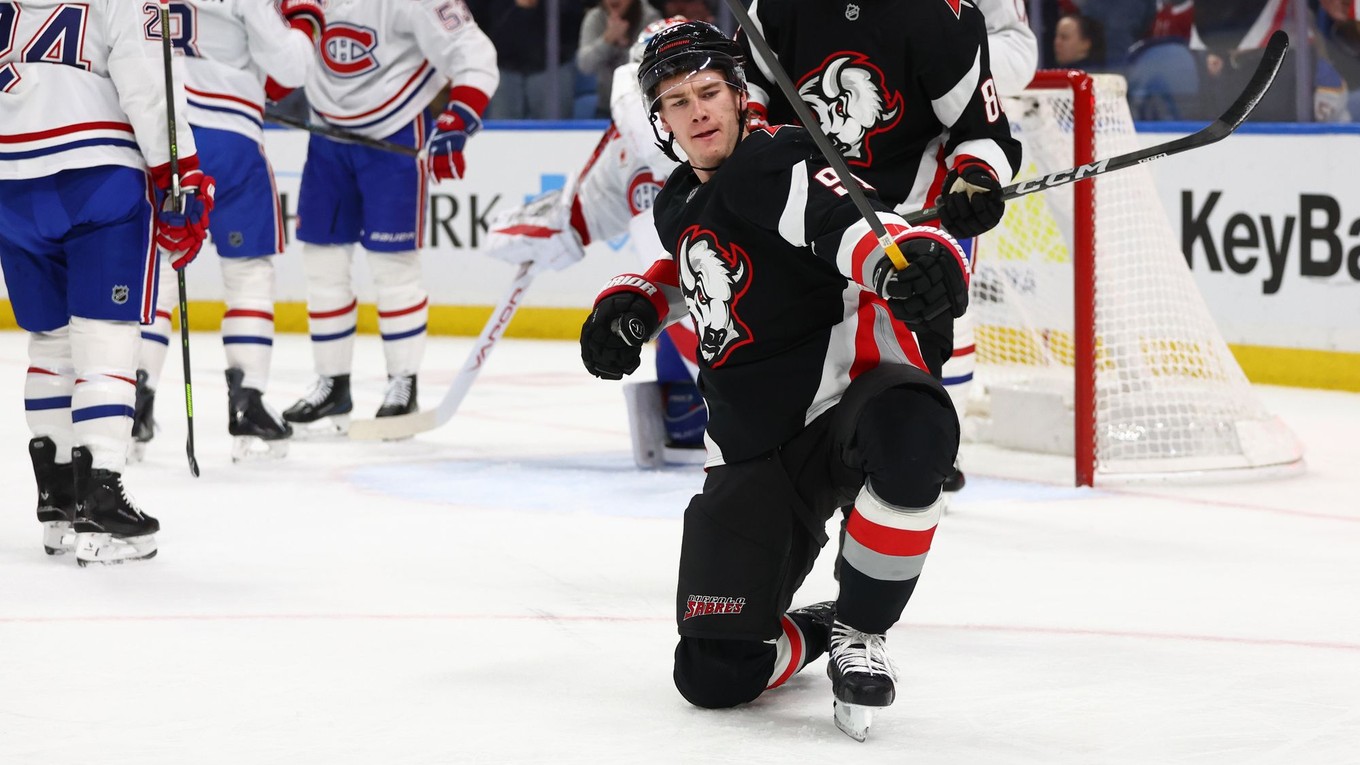 Josh Doan oslavuje gól