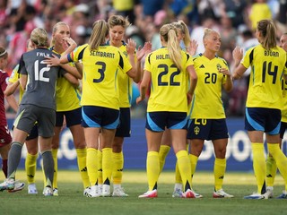 Švédske futbalistky oslavujú víťazstvo. 