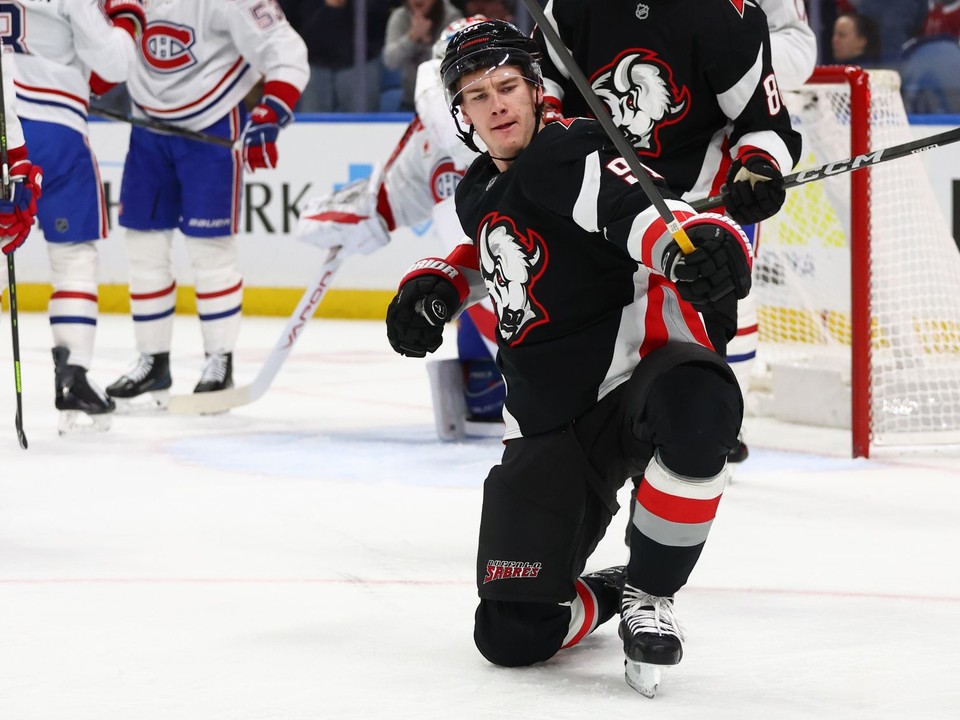 Josh Doan oslavuje gól