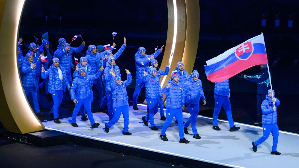 Slovensko je oficiálne súčasťou ZOH 2026. Vlajku na San Sire poniesol Tatar