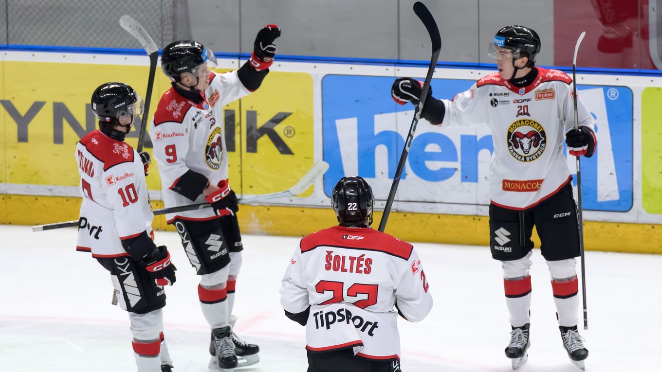 Radosť hráčov Banskej Bystrice po góle. 