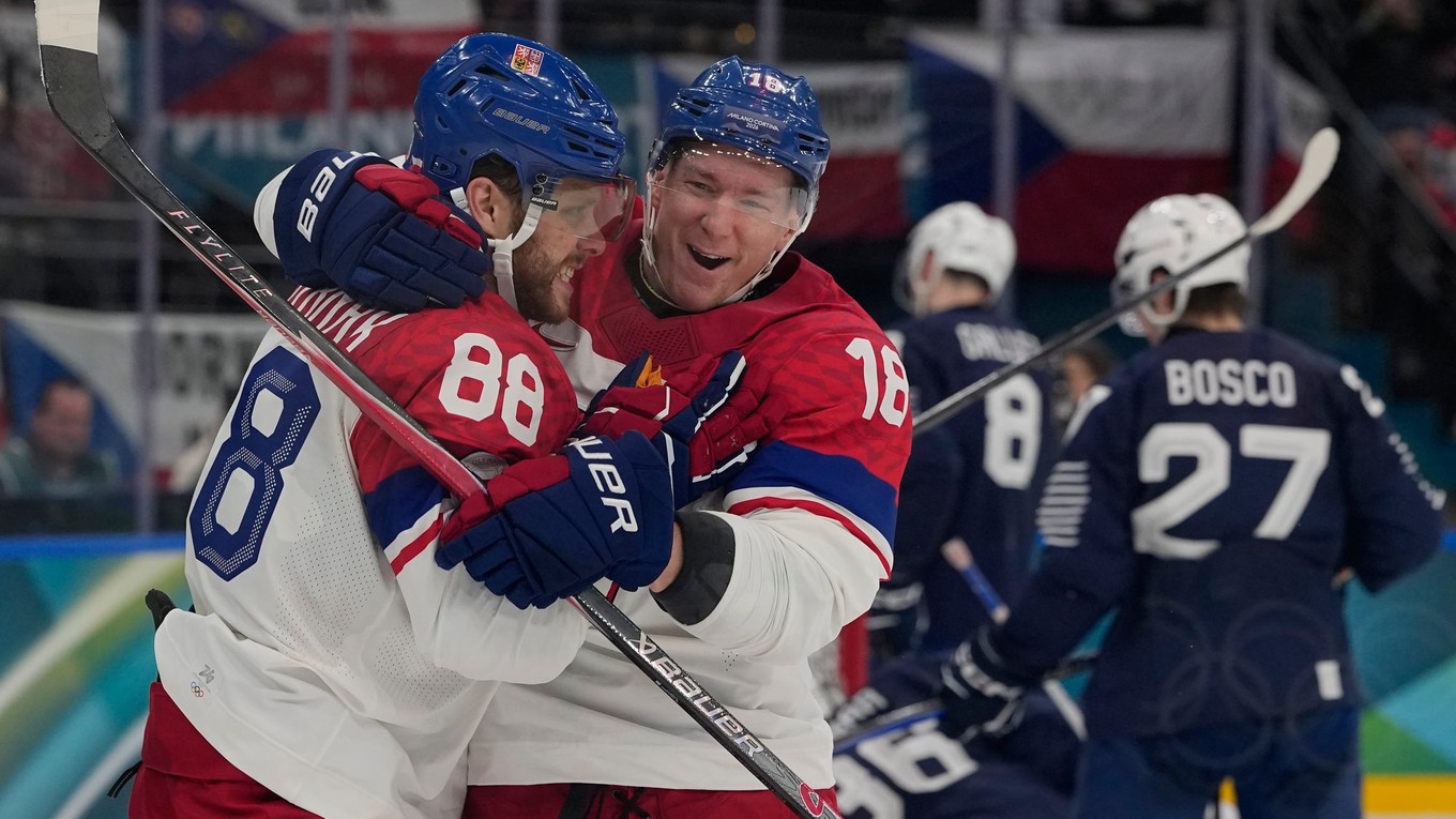 Česi sa tešia z gólu proti Francúzsku.