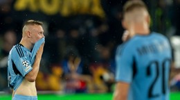 Nino Marcelli (vľavo) a Alen Mustafič počas zápasu AS Rím - Slovan Bratislava.