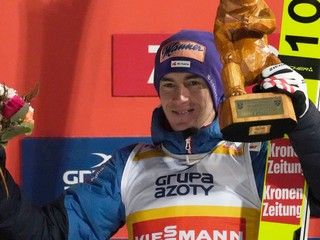 Stefan Kraft po víťazstve na podujatí Svetového pohára v poľskom Zakopanom. 