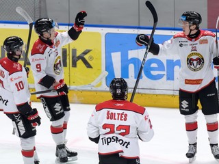 Radosť hráčov Banskej Bystrice po góle. 