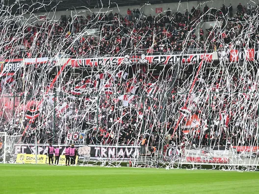 Na snímke fanúšikovia Spartaka počas odvety semifinále Slovenského pohára FC Spartak Trnava - ŠK Slovan Bratislava.