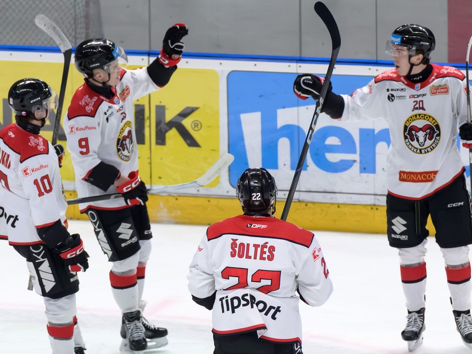 Radosť hráčov Banskej Bystrice po góle. 