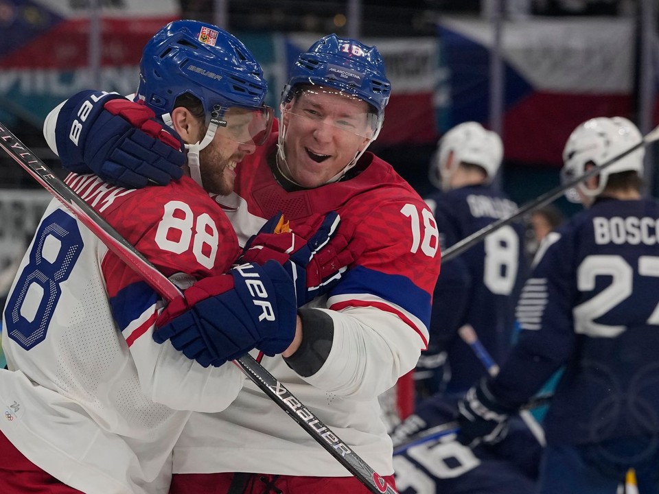 Česi sa tešia z gólu proti Francúzsku.