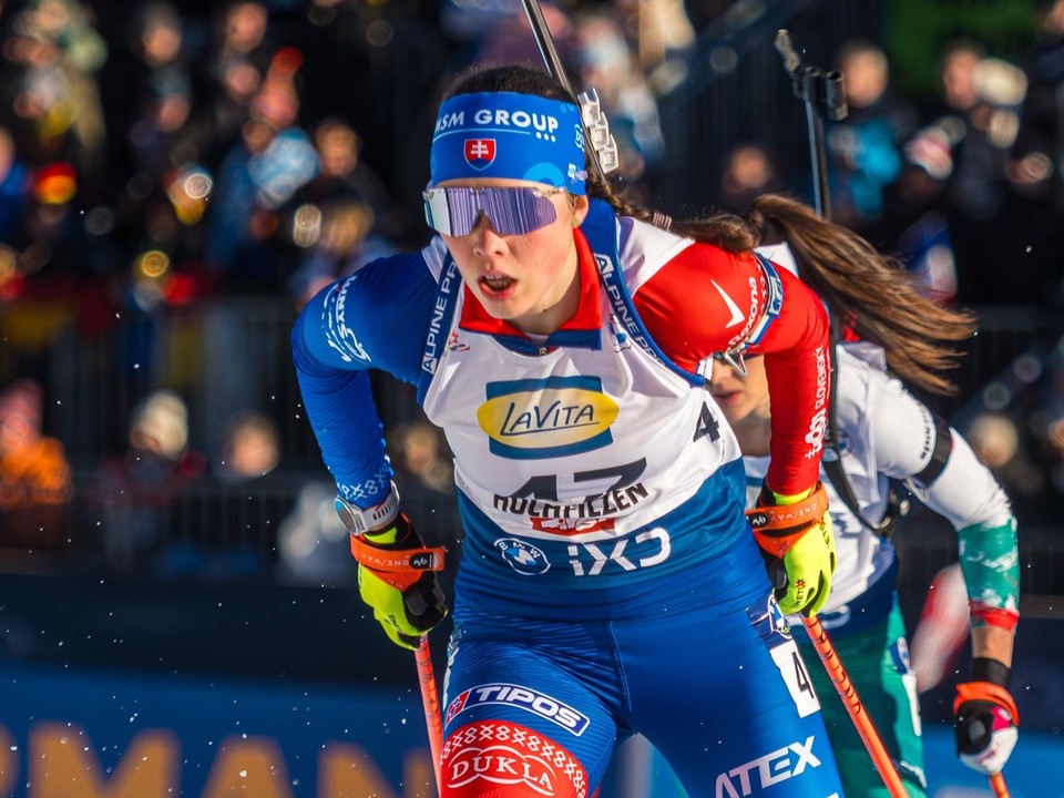 Ema Kapustová počas Svetového pohára v Hochfilzene 2025.