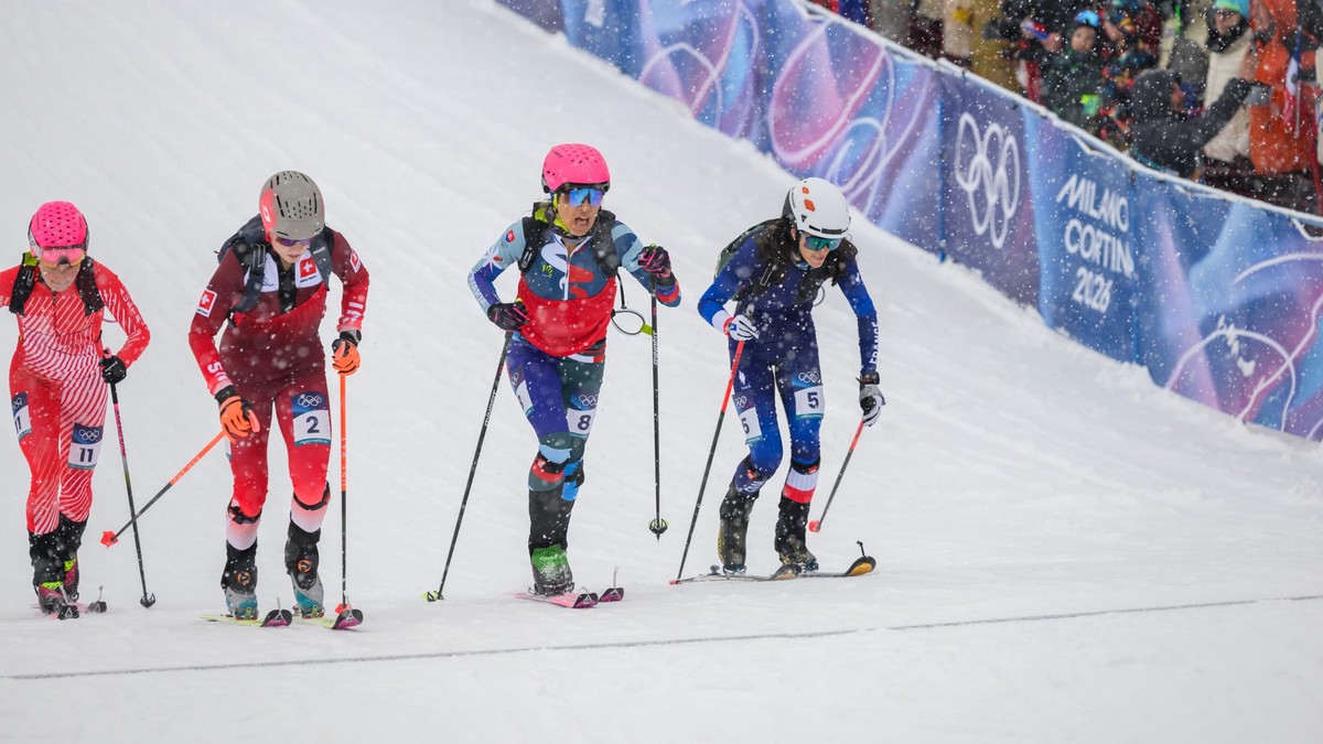 Slovenská reprezentantka v skialpinizme  Marianna Jagerčíková (druhá sprava). 
