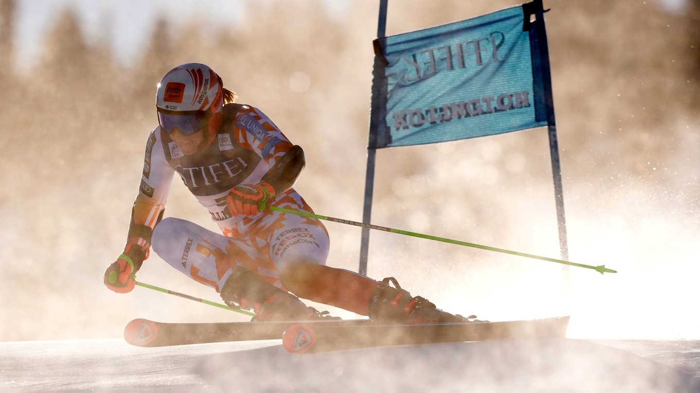 Petra Vlhová na trati v 1. kole obrovského slalomu Svetového pohára v americkom Killingtone.