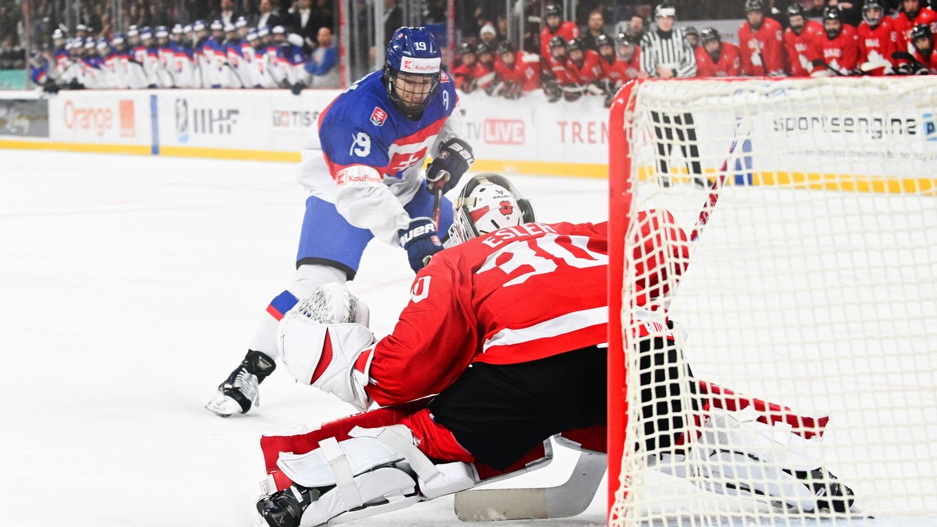 Timothy Kazda v samostatnom nájazde proti Kanade.