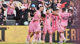 Lionel Messi oslavuje gól.