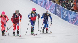 Slovenská reprezentantka v skialpinizme  Marianna Jagerčíková (druhá sprava). 