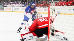 Timothy Kazda v samostatnom nájazde proti Kanade.