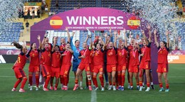 Futbalistky Španielska do 19 oslavujú titul majsteriek Európy