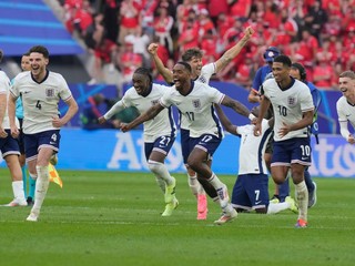 Futbalisti Anglicka oslavujú postup do semifinále EURO 2024.