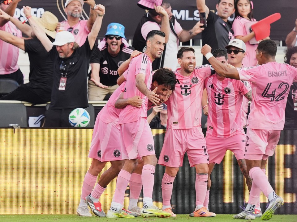 Lionel Messi oslavuje gól.