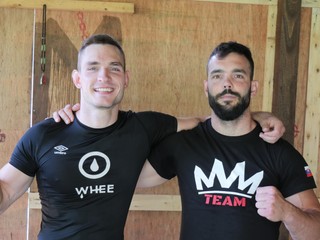 Michal Mokrý (vľavo) s trénerom Miťom Medlenom.